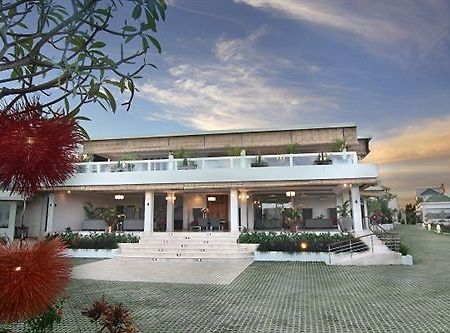 Nunamkhalu Private Villa And Spa 努沙杜瓦 外观 照片