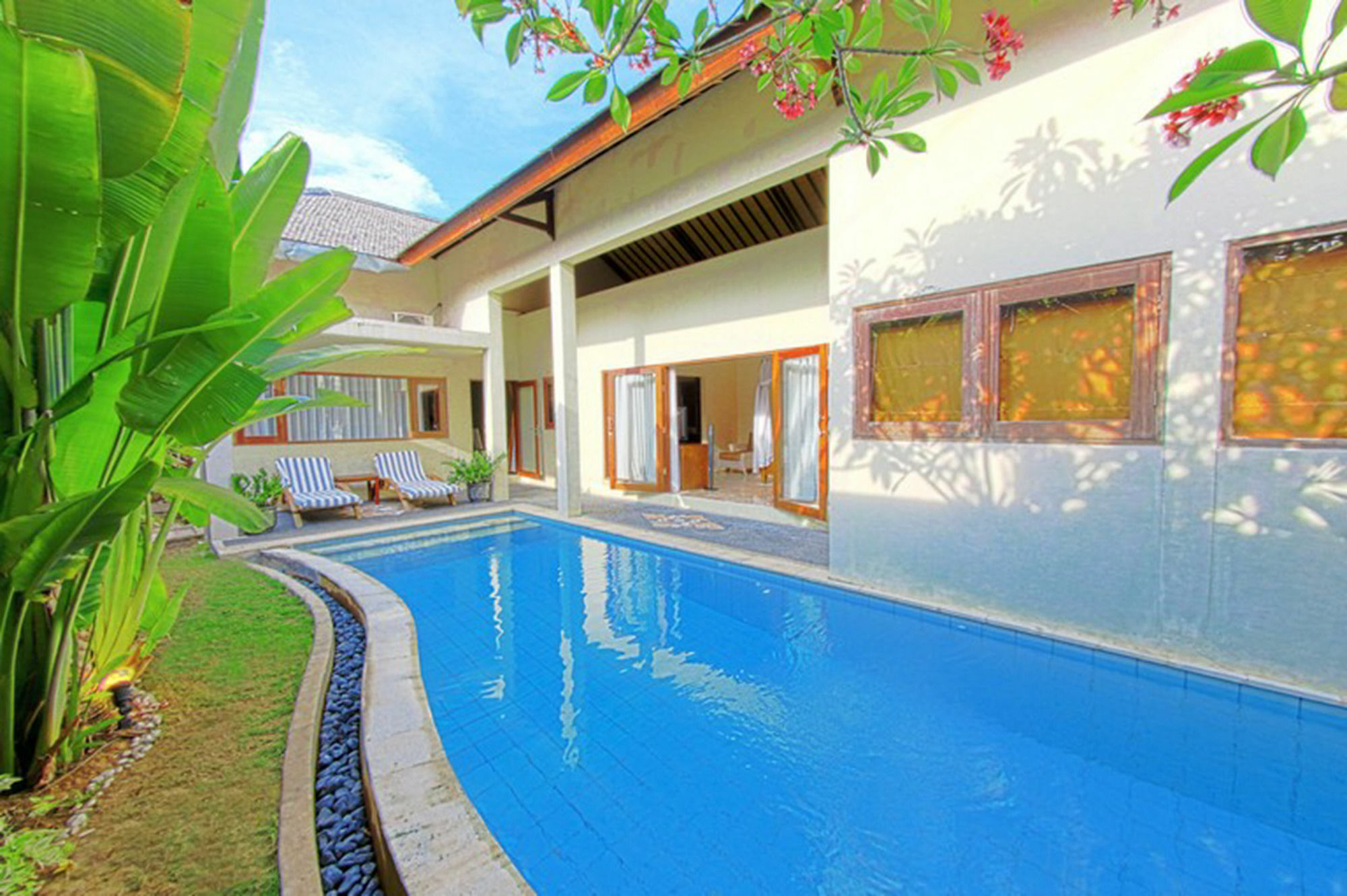 Nunamkhalu Private Villa And Spa 努沙杜瓦 外观 照片